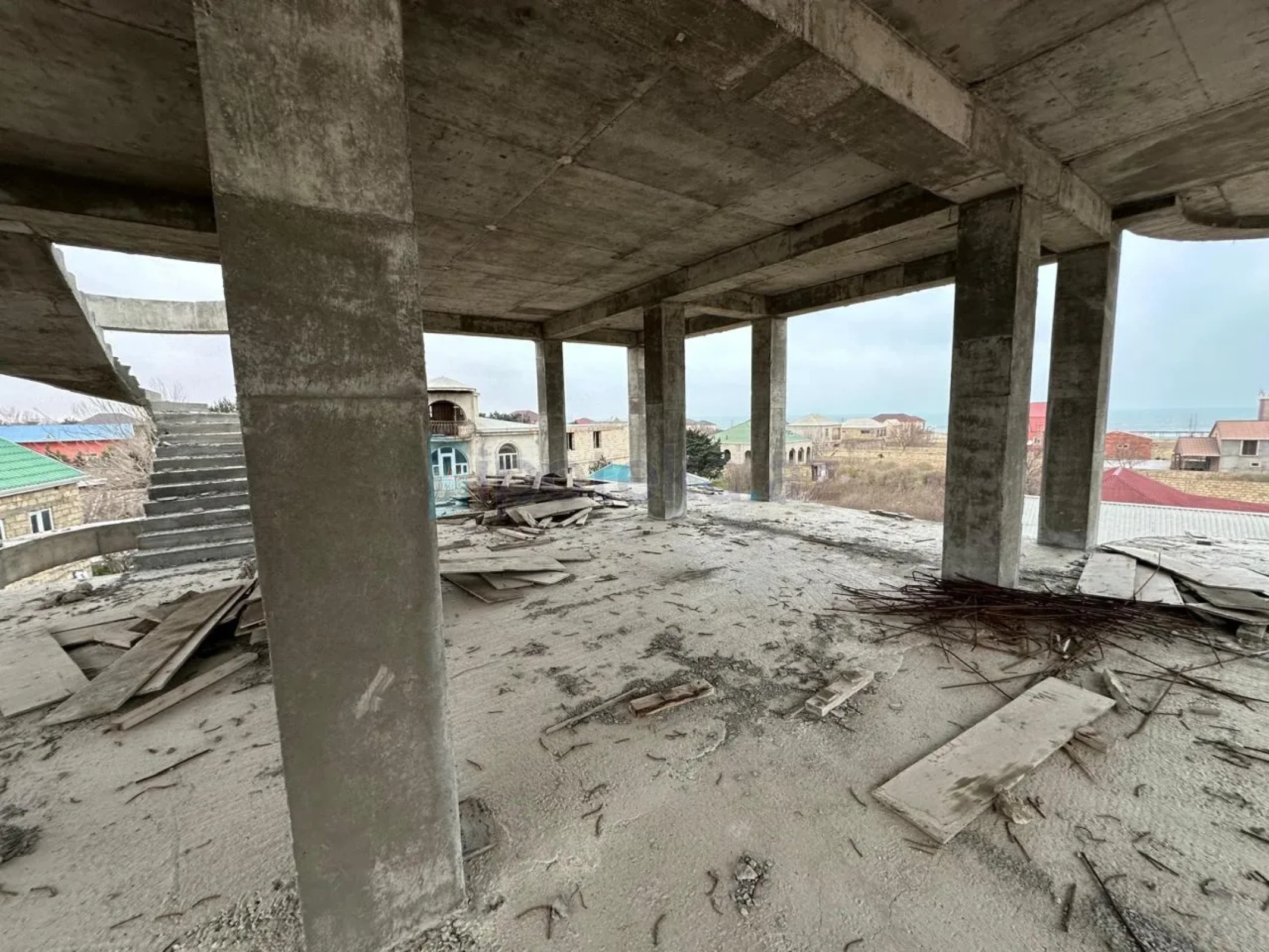 Satılır 7 otaqlı mənzil 470 m²