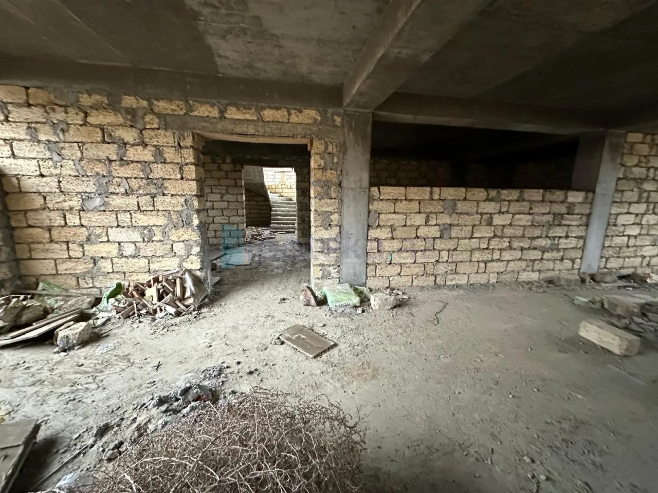 Satılır 7 otaqlı mənzil 470 m²