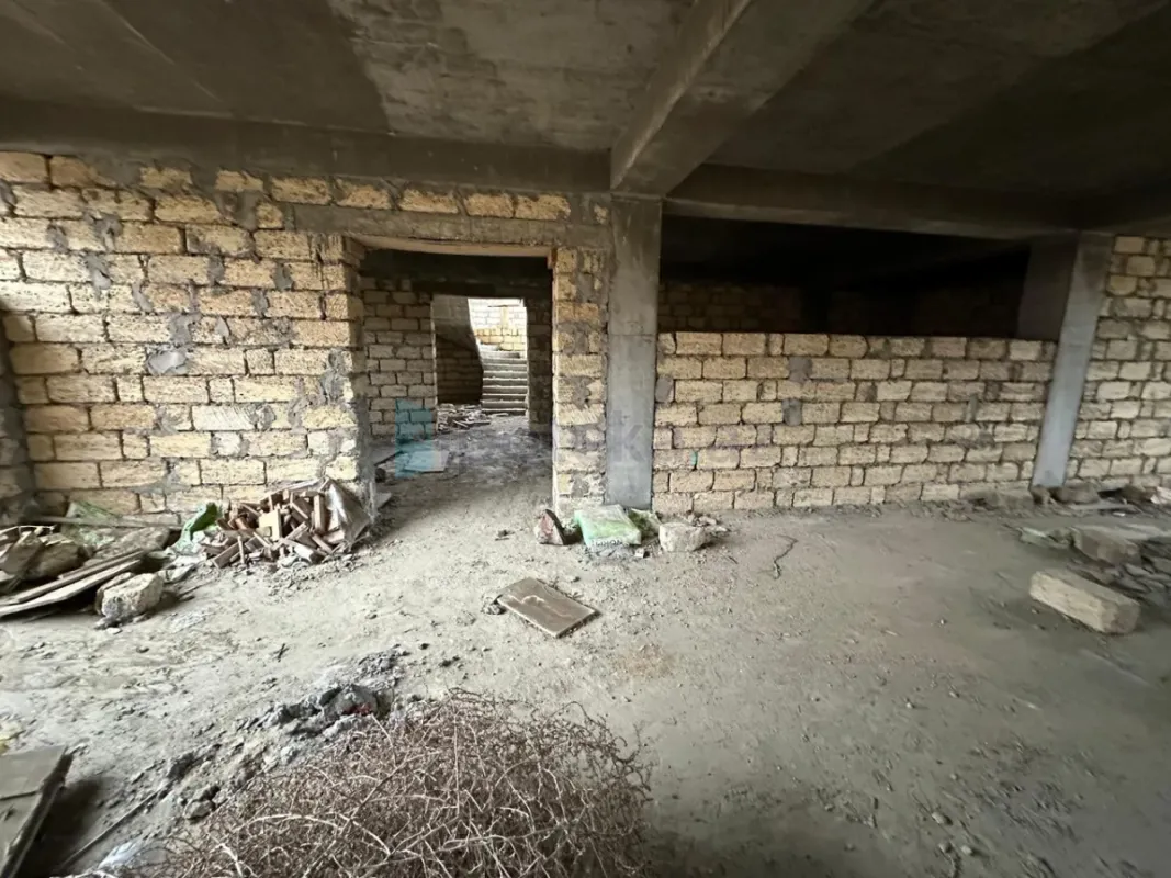 Satılır 7 otaqlı mənzil 470 m²