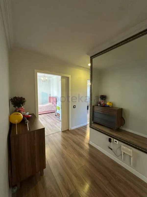 Satılır 4 otaqlı köhnə tikili 100 m²