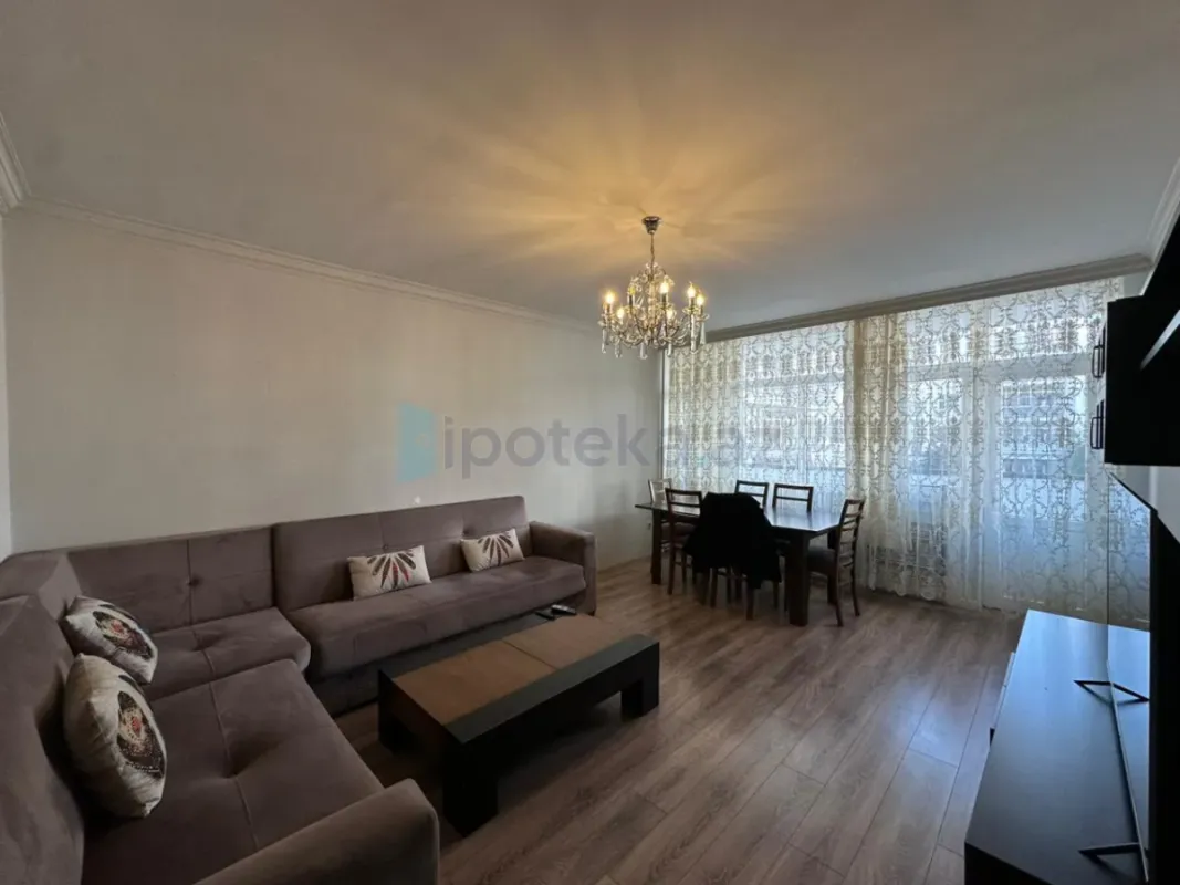 Satılır 4 otaqlı köhnə tikili 100 m²