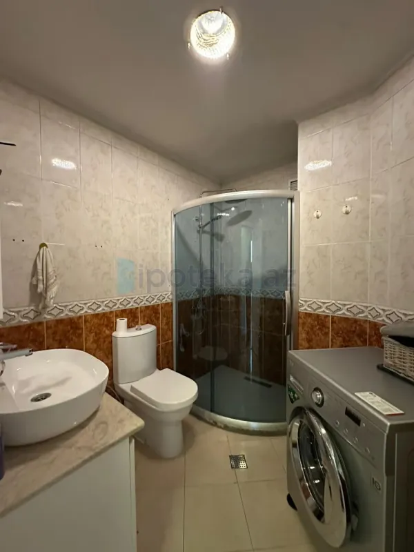 Satılır 4 otaqlı köhnə tikili 100 m²