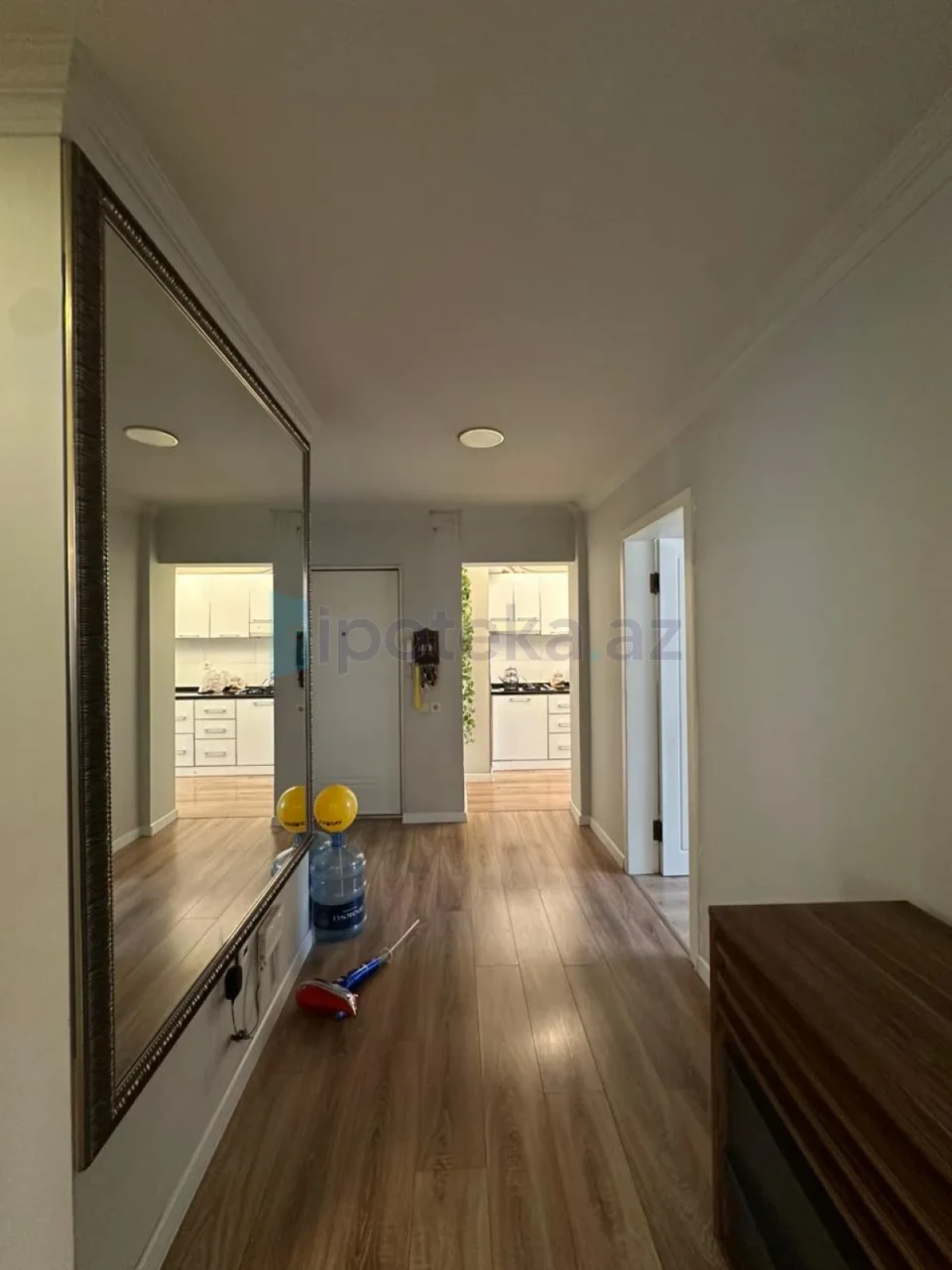 Satılır 4 otaqlı köhnə tikili 100 m²