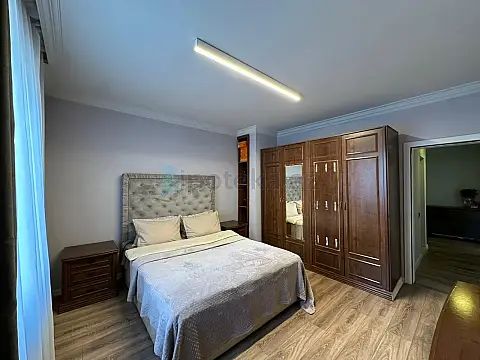 Satılır 4 otaqlı köhnə tikili 100 m²