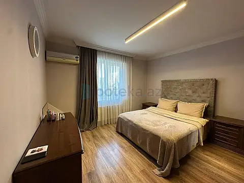 Satılır 4 otaqlı köhnə tikili 100 m²