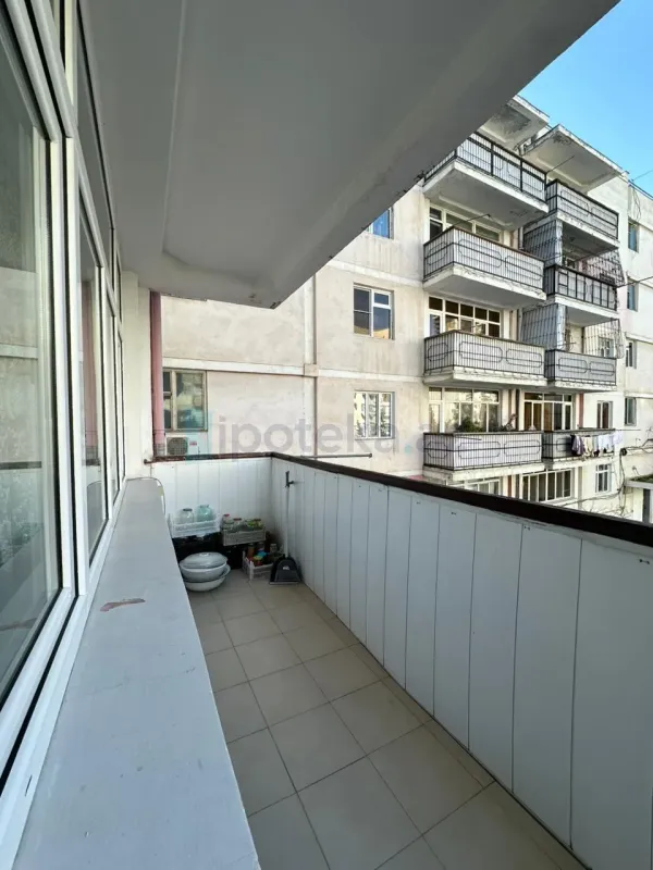 Satılır 4 otaqlı köhnə tikili 100 m²