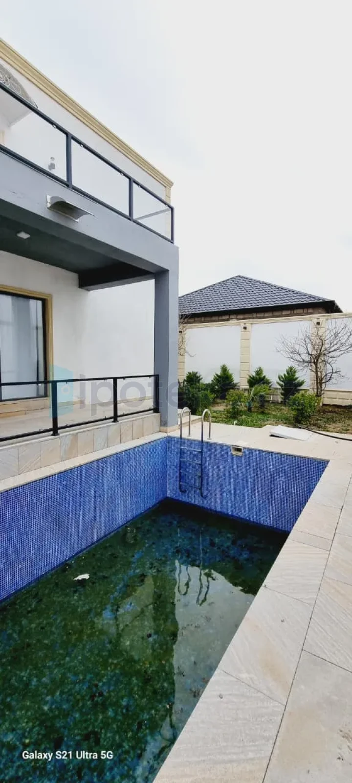 Satılır 4 otaqlı həyət evi 240 m²