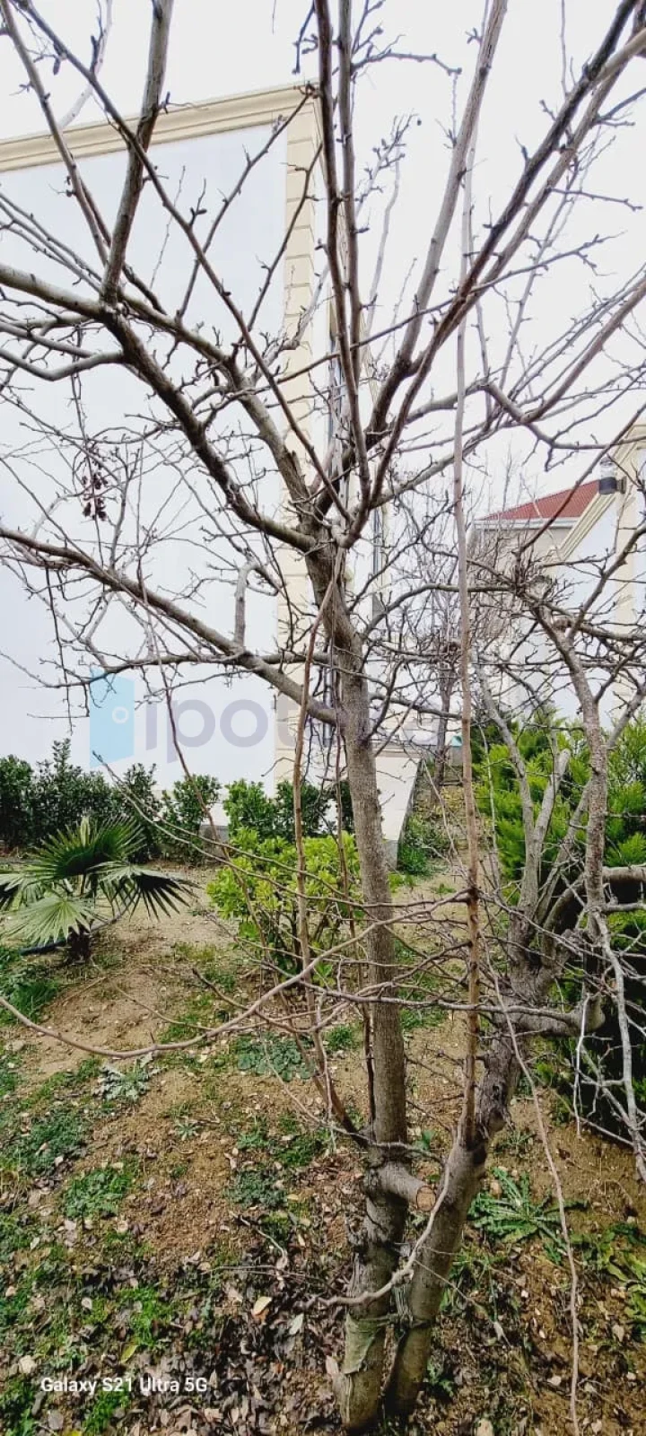 Satılır 4 otaqlı həyət evi 240 m²