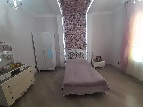 Satılır 5 otaqlı həyət evi 240 m²