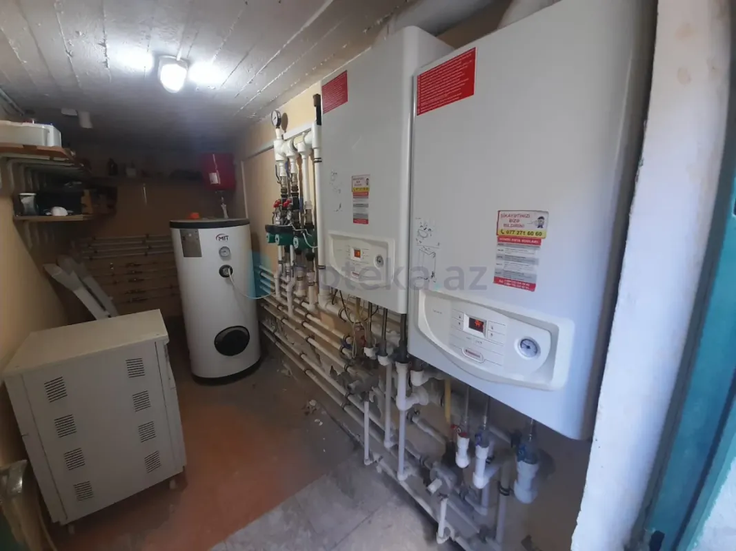 Satılır 5 otaqlı həyət evi 240 m²