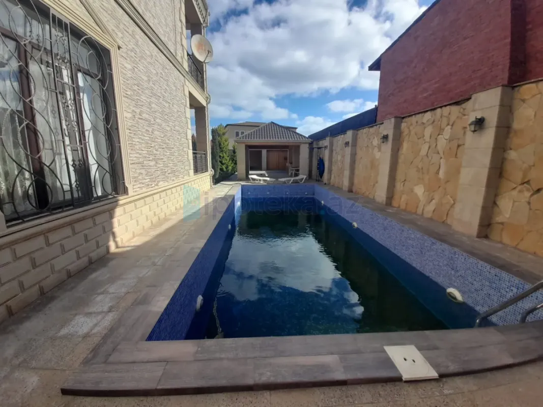 Satılır 5 otaqlı həyət evi 240 m²