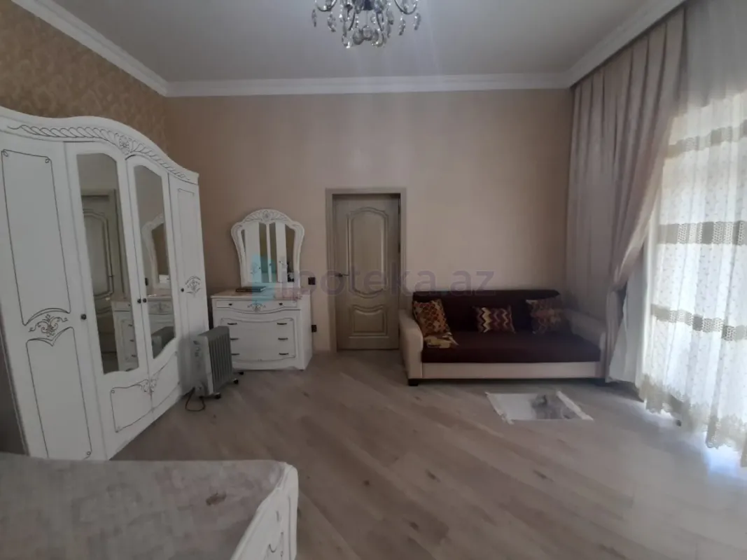Satılır 5 otaqlı həyət evi 240 m²