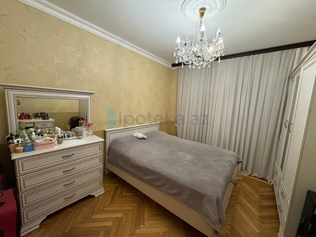 Satılır 3 otaqlı köhnə tikili 100 m²