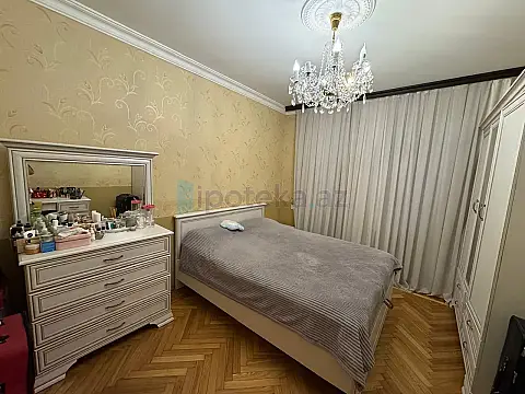 Satılır 3 otaqlı köhnə tikili 100 m²