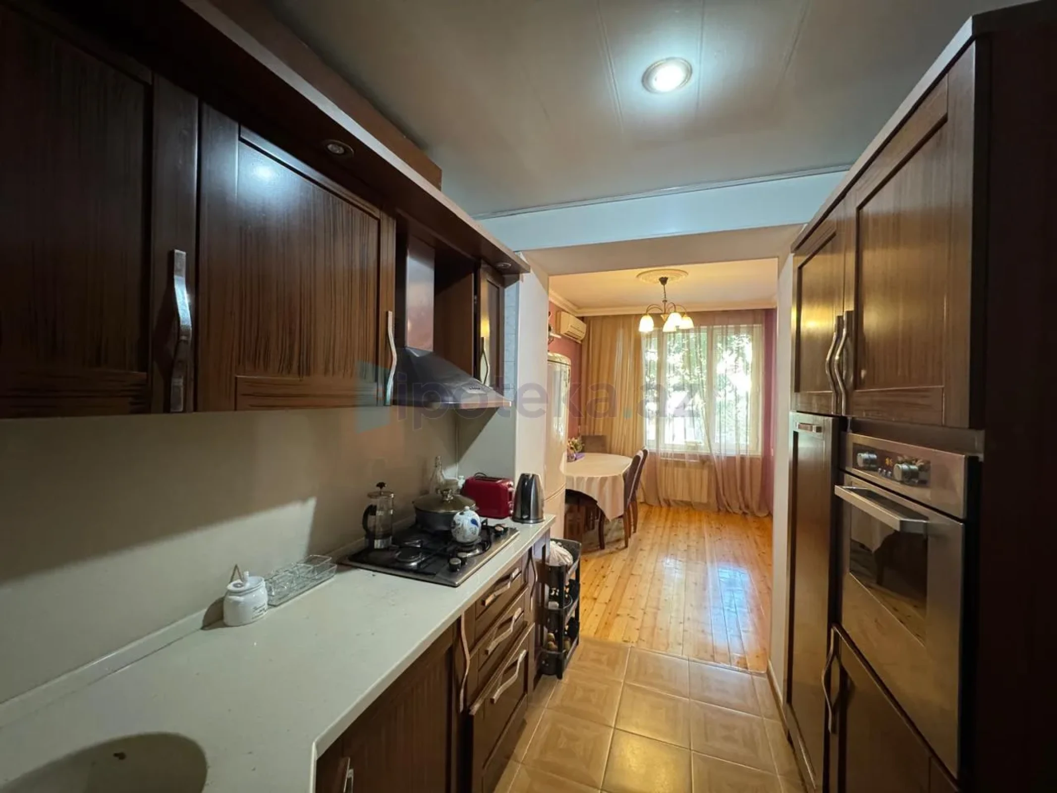 Satılır 3 otaqlı köhnə tikili 100 m²