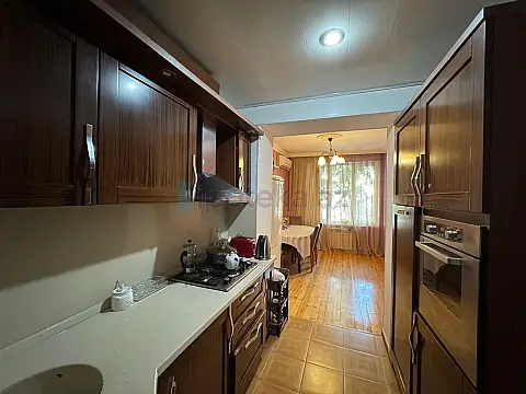 Satılır 3 otaqlı köhnə tikili 100 m²