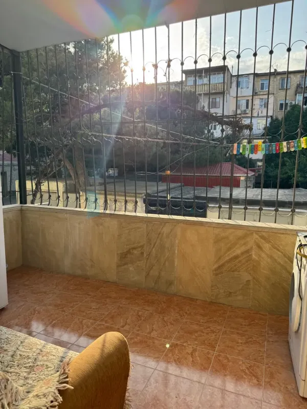 Satılır 3 otaqlı köhnə tikili 100 m²