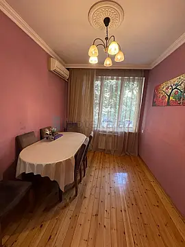 Satılır 3 otaqlı köhnə tikili 100 m²