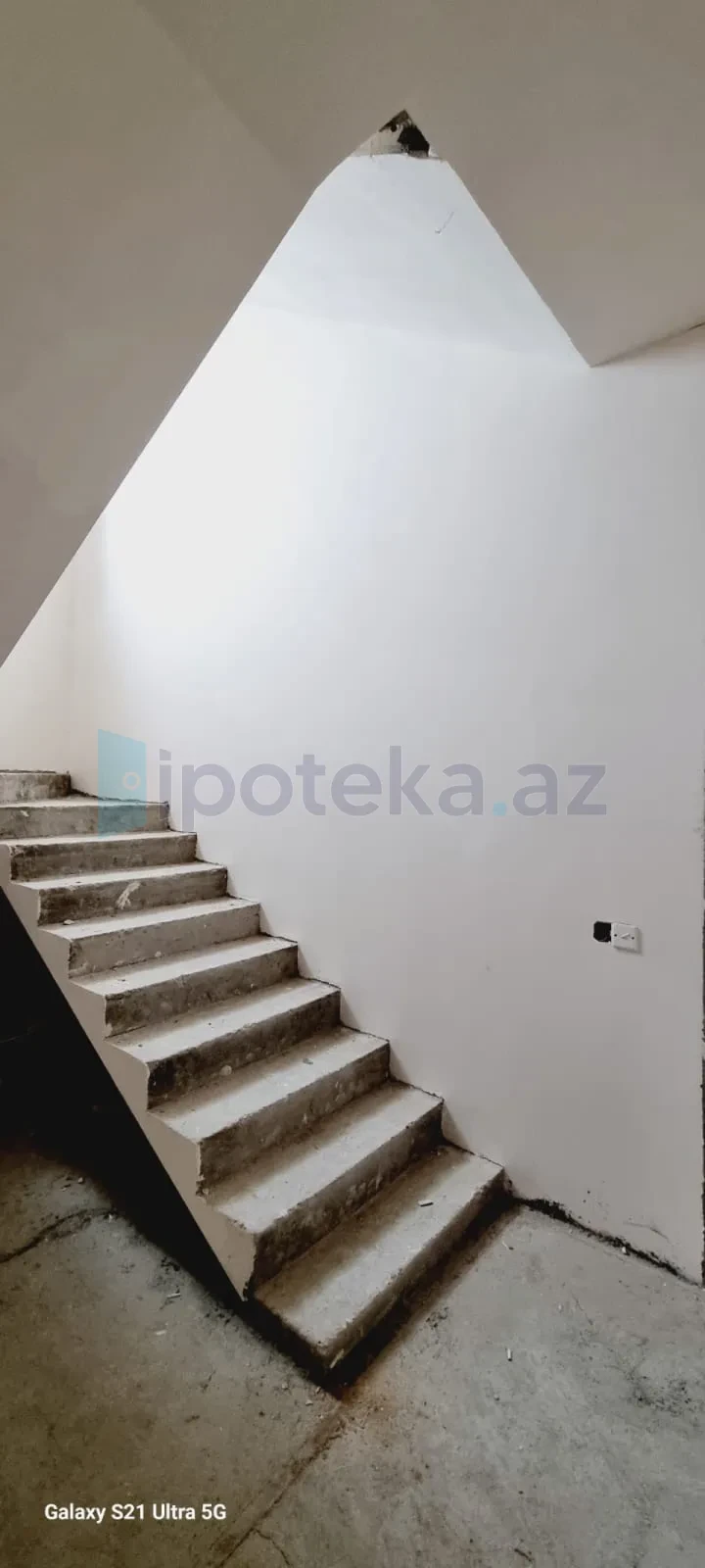 Satılır 8 otaqlı həyət evi 500 m²