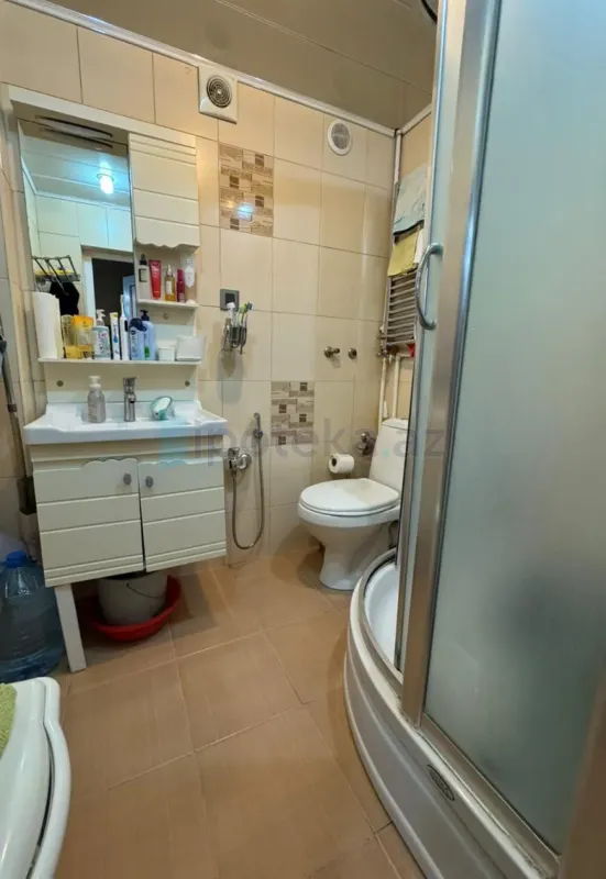 Satılır 3 otaqlı köhnə tikili 75 m²