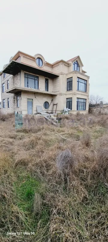 Satılır 8 otaqlı həyət evi 500 m²
