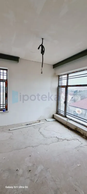 Satılır 8 otaqlı həyət evi 500 m²