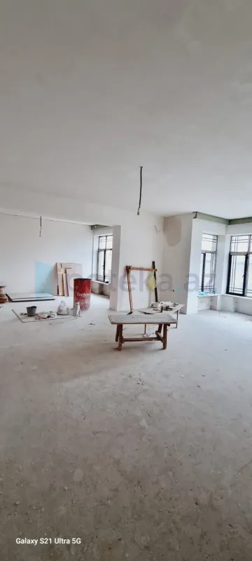 Satılır 8 otaqlı həyət evi 500 m²
