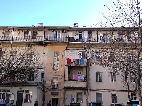 Satılır 1 otaqlı köhnə tikili 30 m²