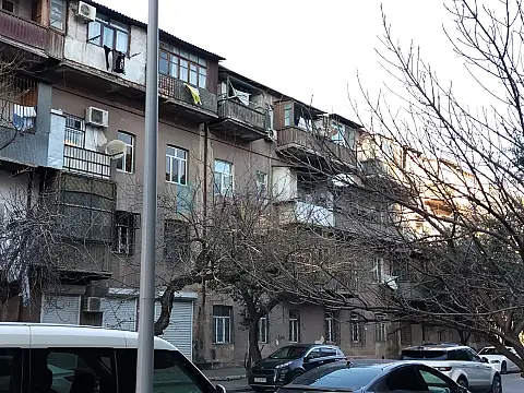 Satılır 1 otaqlı köhnə tikili 30 m²