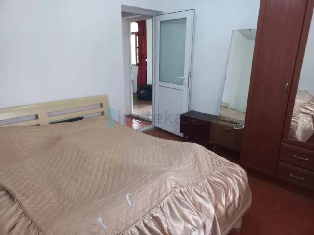 Satılır 6 otaqlı həyət evi