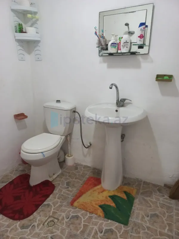 Satılır 6 otaqlı həyət evi