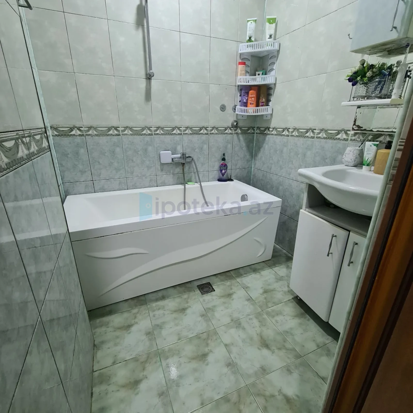 Satılır 4 otaqlı yeni tikili 90 m²