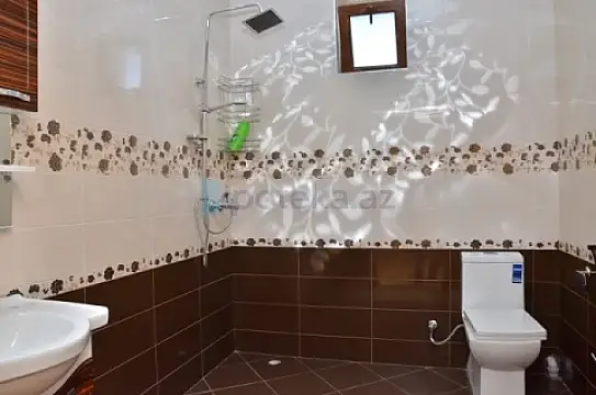 Satılır 6 otaqlı həyət evi 450 m²
