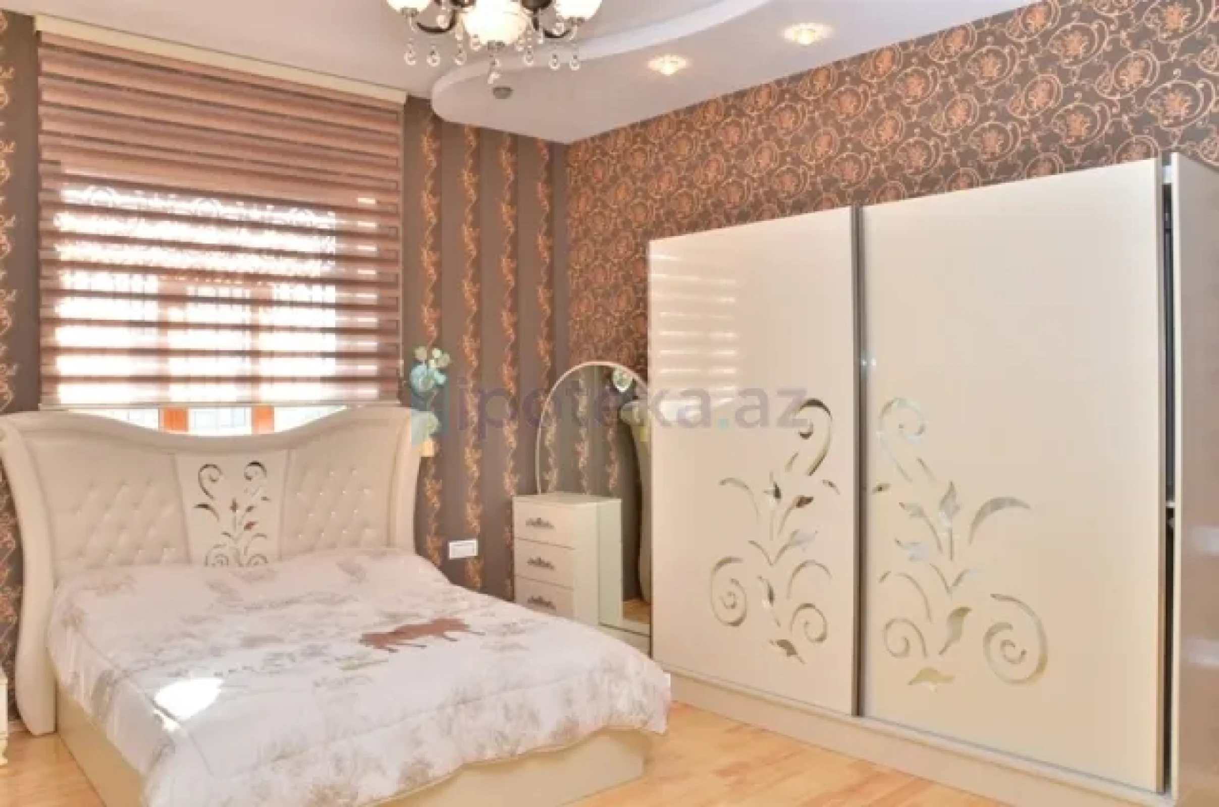 Satılır 6 otaqlı həyət evi 450 m²