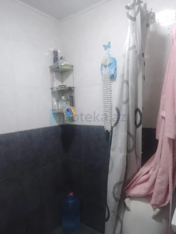 Satılır 4 otaqlı köhnə tikili 80 m²