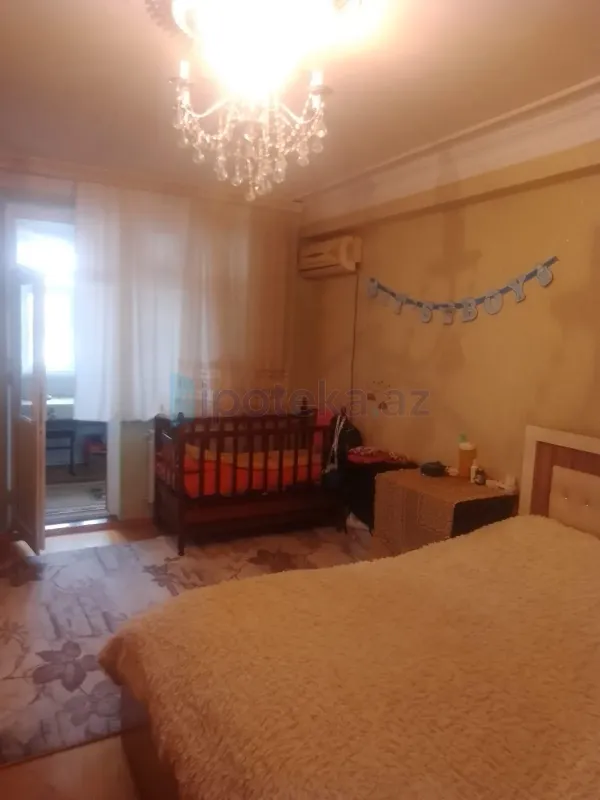 Satılır 4 otaqlı köhnə tikili 80 m²