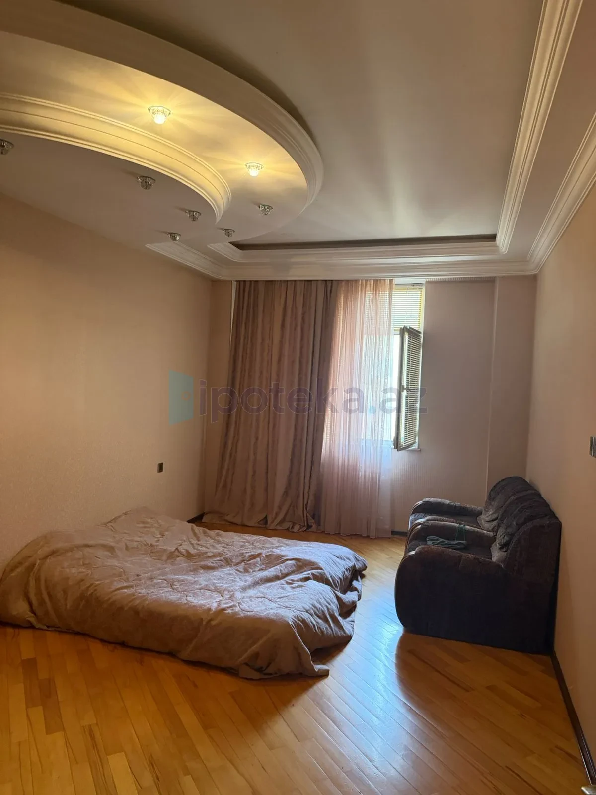 Satılır 4 otaqlı yeni tikili 160 m²