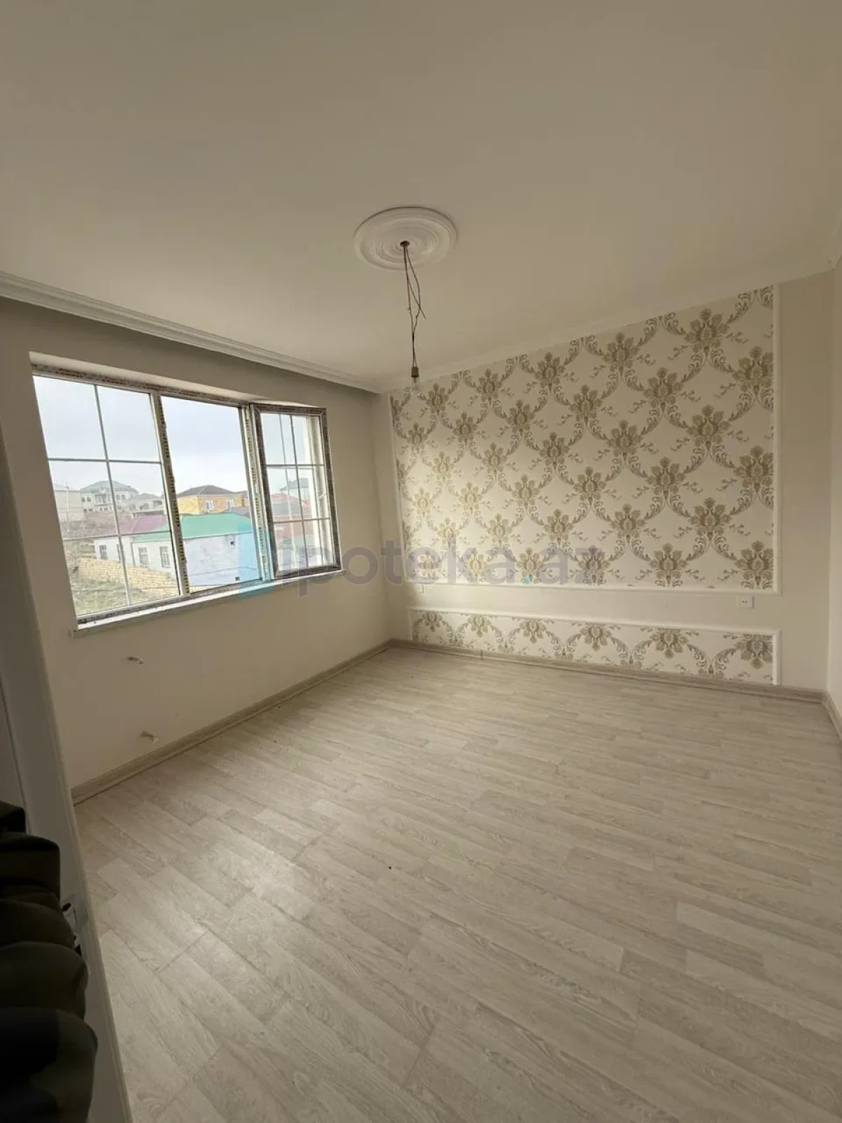Satılır 4 otaqlı mənzil 150 m²