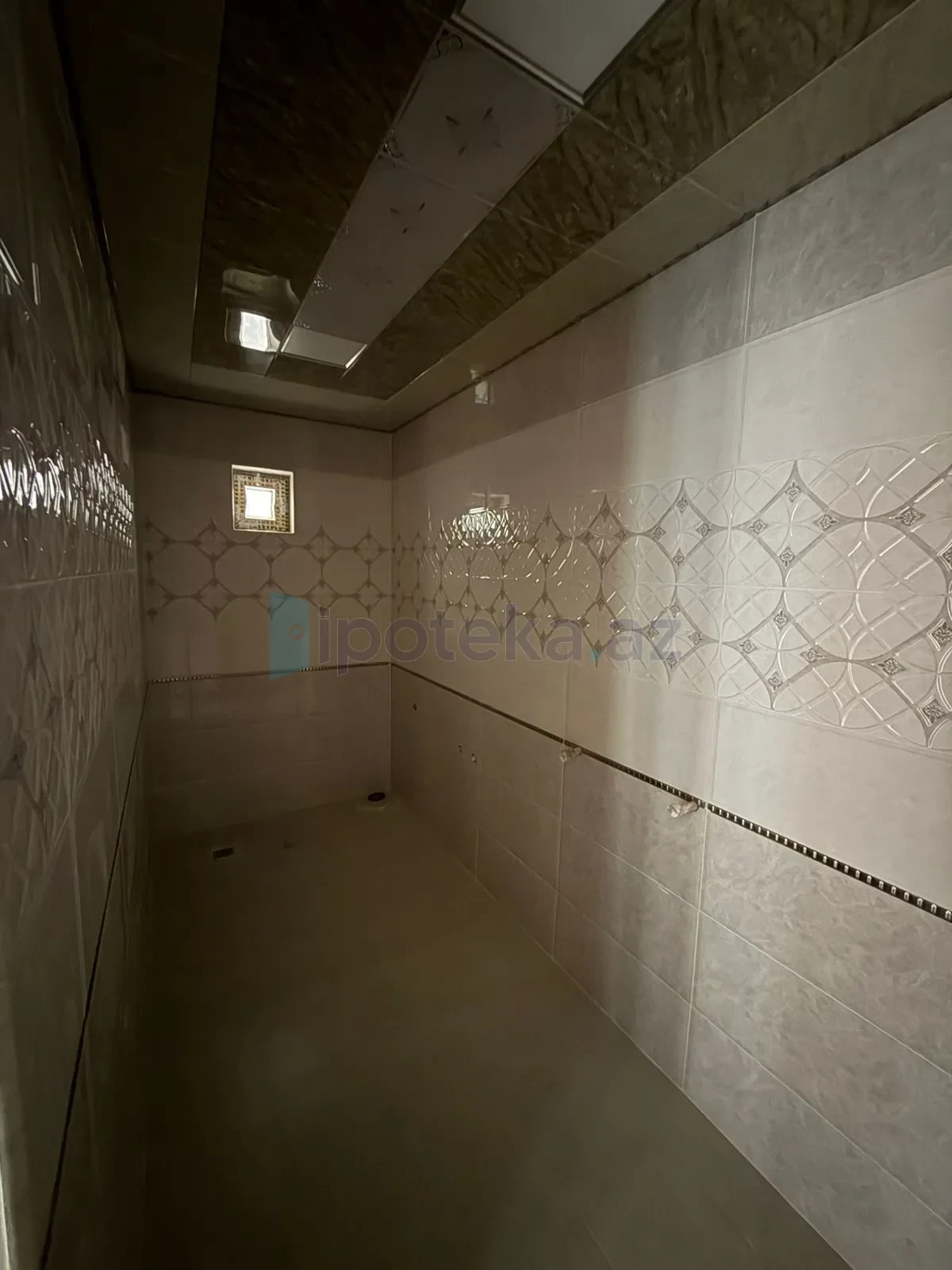 Satılır 4 otaqlı mənzil 150 m²