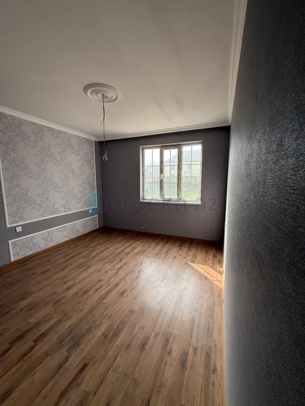 Satılır 4 otaqlı mənzil 150 m²