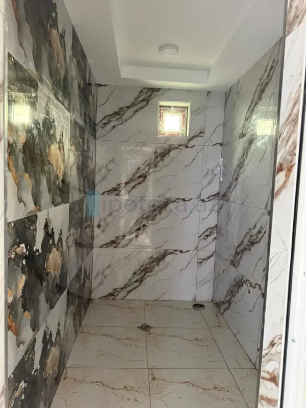 Satılır 4 otaqlı mənzil 150 m²
