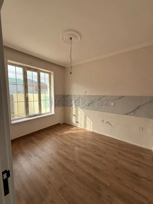 Satılır 4 otaqlı mənzil 150 m²