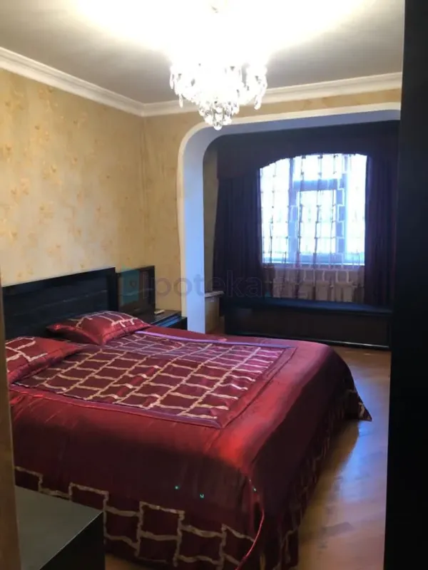 Satılır 4 otaqlı köhnə tikili 100 m²