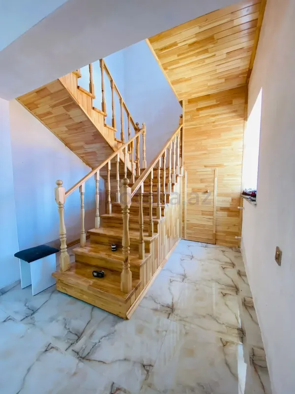 Satılır 7 otaqlı həyət evi 200 m²