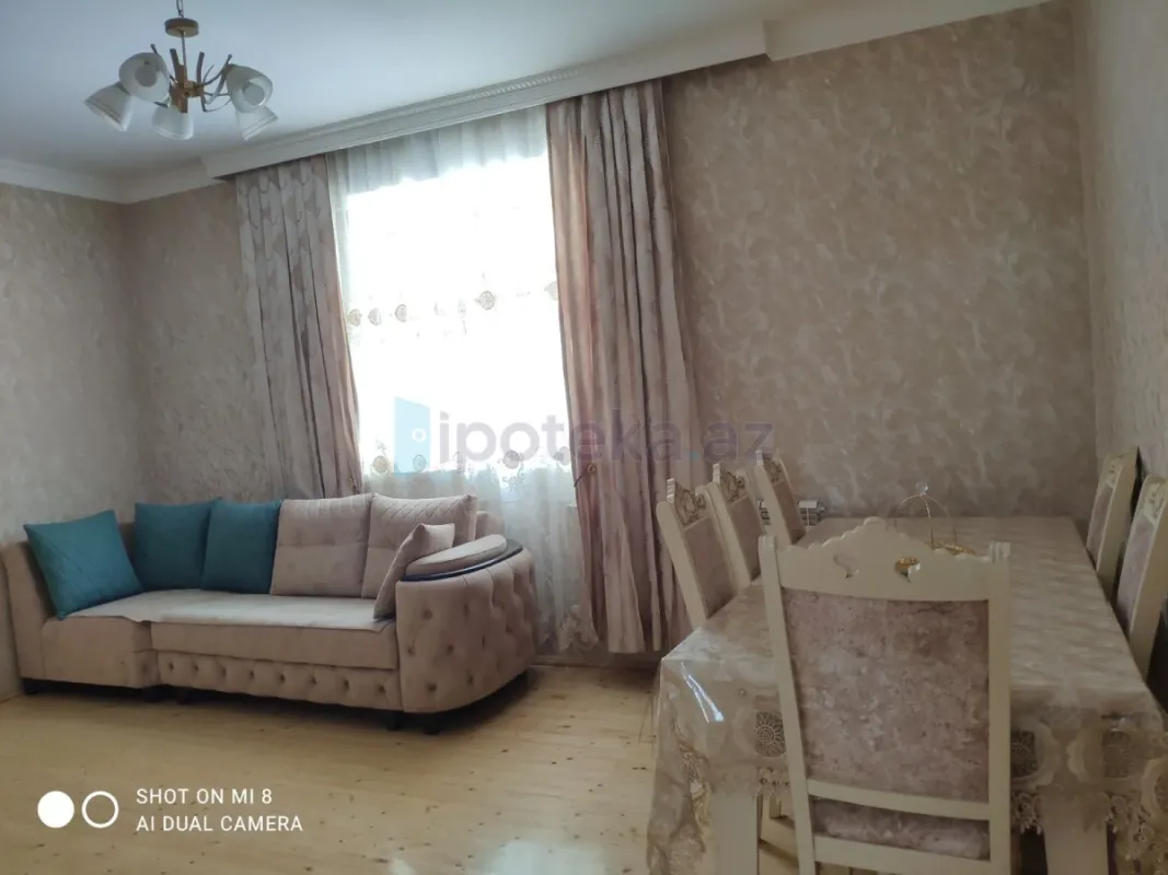 Satılır 7 otaqlı həyət evi 200 m²