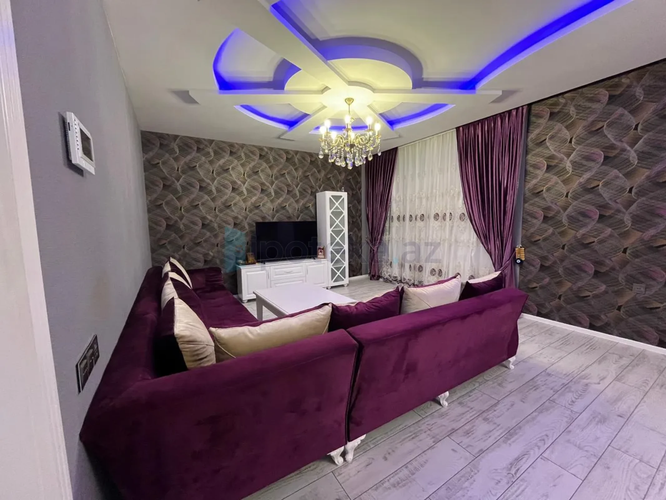 Satılır 5 otaqlı həyət evi 284 m²