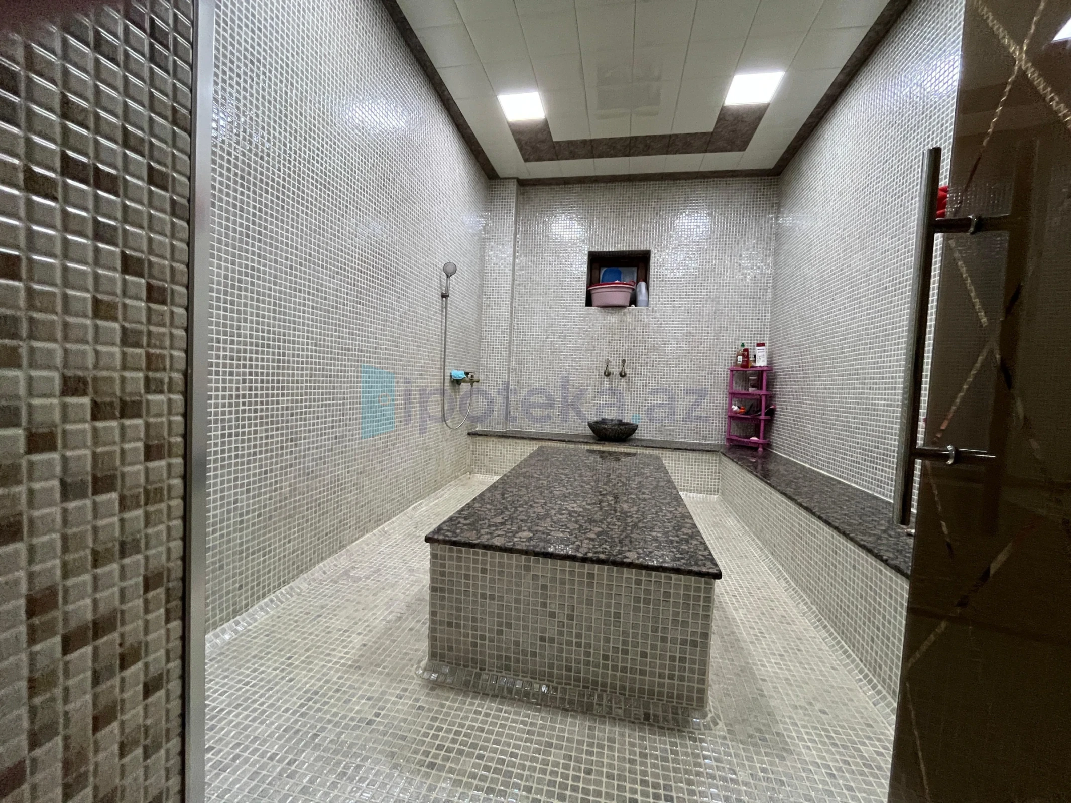Satılır 5 otaqlı həyət evi 284 m²