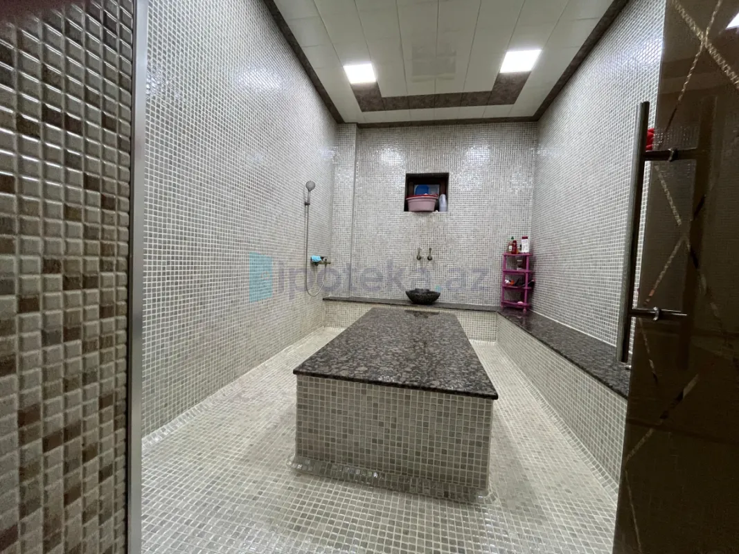 Satılır 5 otaqlı həyət evi 284 m²