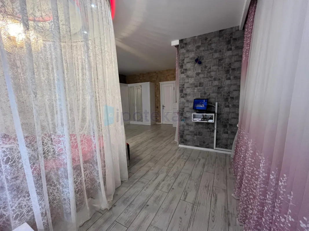 Satılır 5 otaqlı həyət evi 284 m²