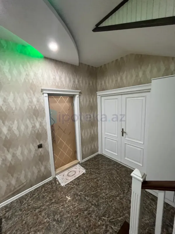 Satılır 5 otaqlı həyət evi 284 m²